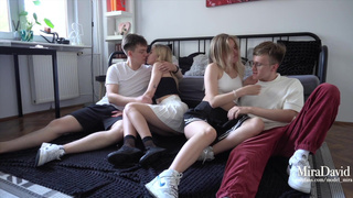 Горячая оргия студентов: откровенное видео с двумя девушками